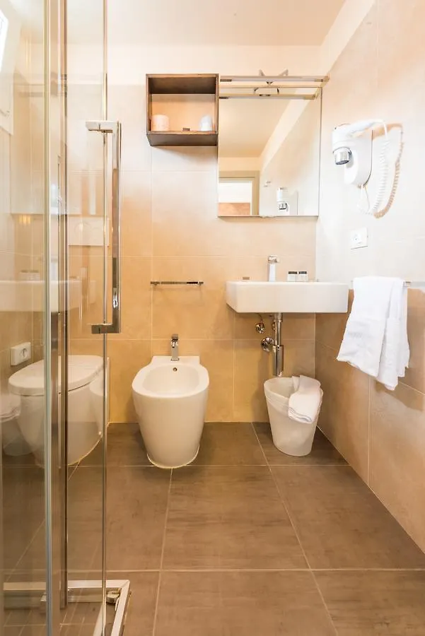 Hotel Helvetia Τζεσόλο Λίντο 3*,